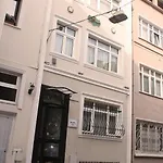 Uyar Istanbul
