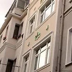 Uyar Apartment