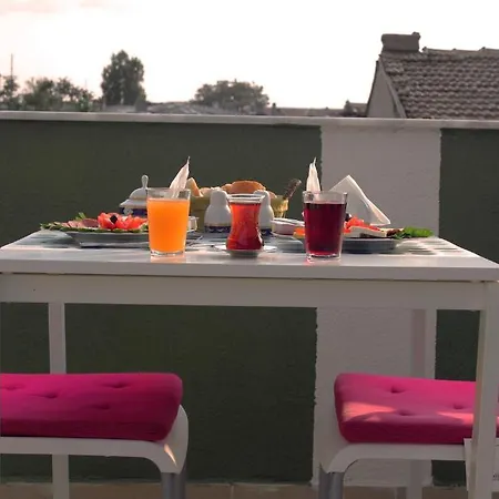 Uyar * Κωνσταντινούπολη