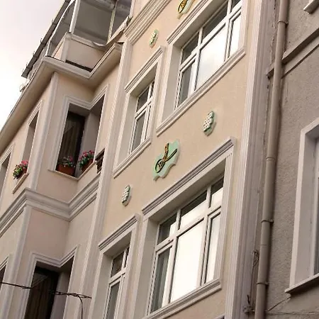 Uyar Apartman