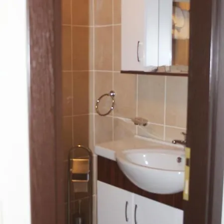 Uyar Apartman