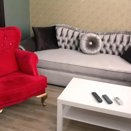 Uyar Apartman *