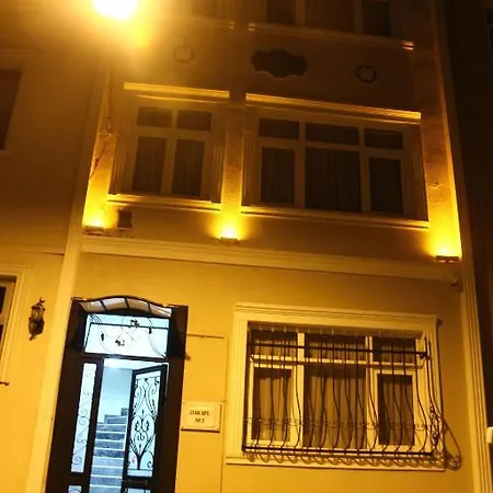 Uyar Apartman