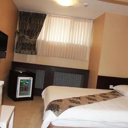 Uyar Apartman *